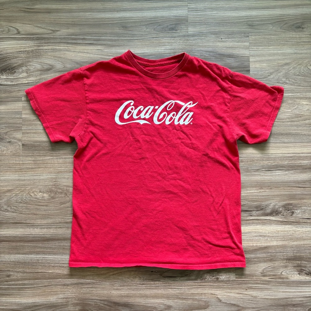 Coca-Cola Logo T-Shirt – Vibrant Red, Classic Vintage Style